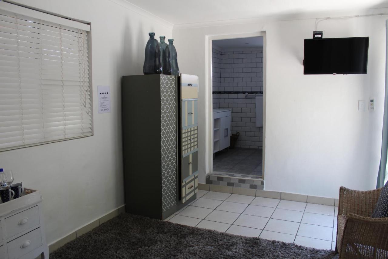 Blue'S Guest House - East London Bonza Bay Экстерьер фото
