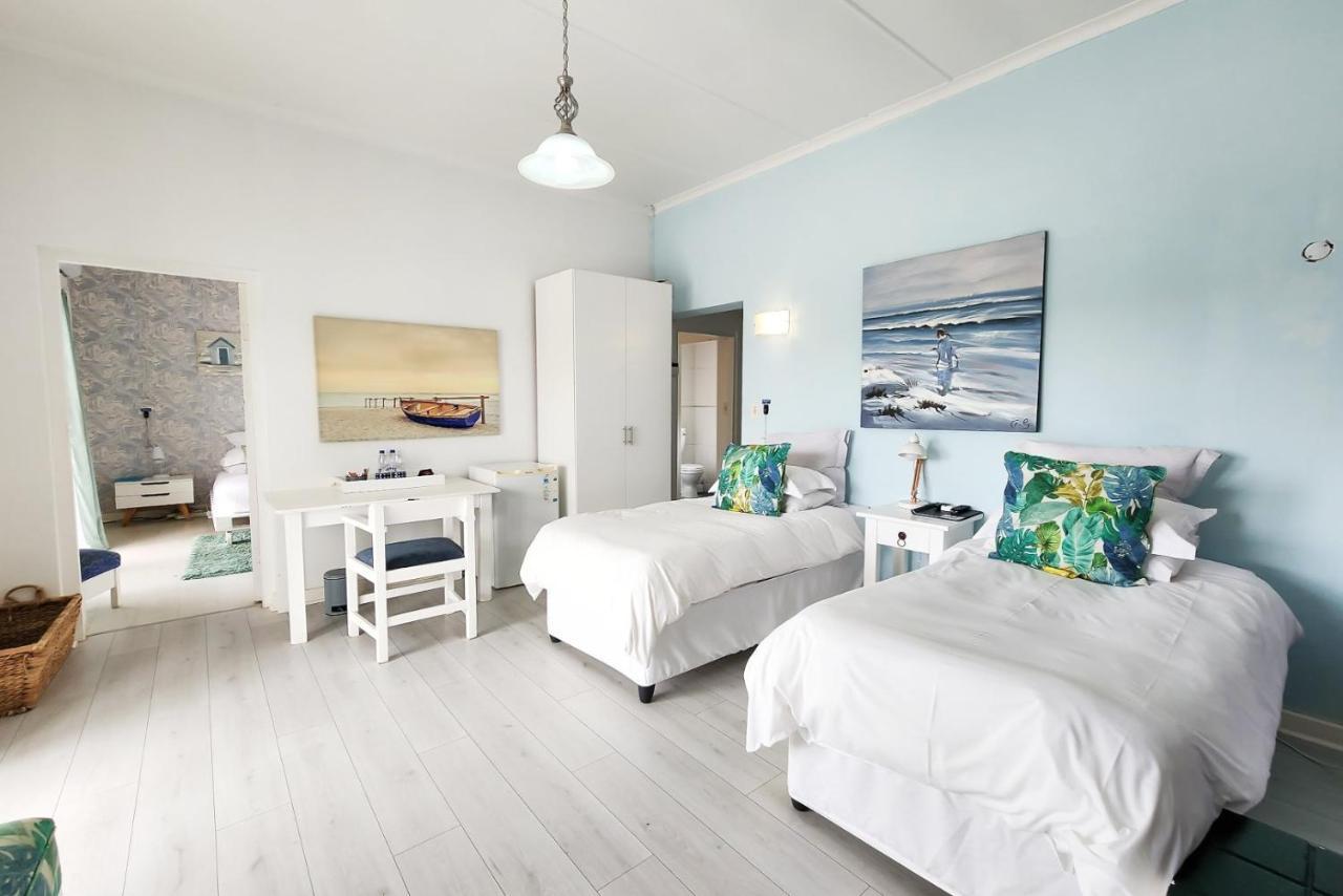 Blue'S Guest House - East London Bonza Bay Экстерьер фото
