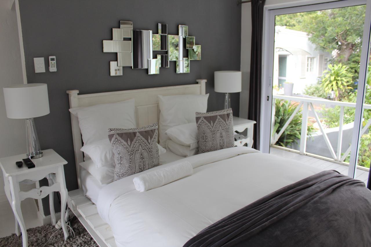 Blue'S Guest House - East London Bonza Bay Экстерьер фото